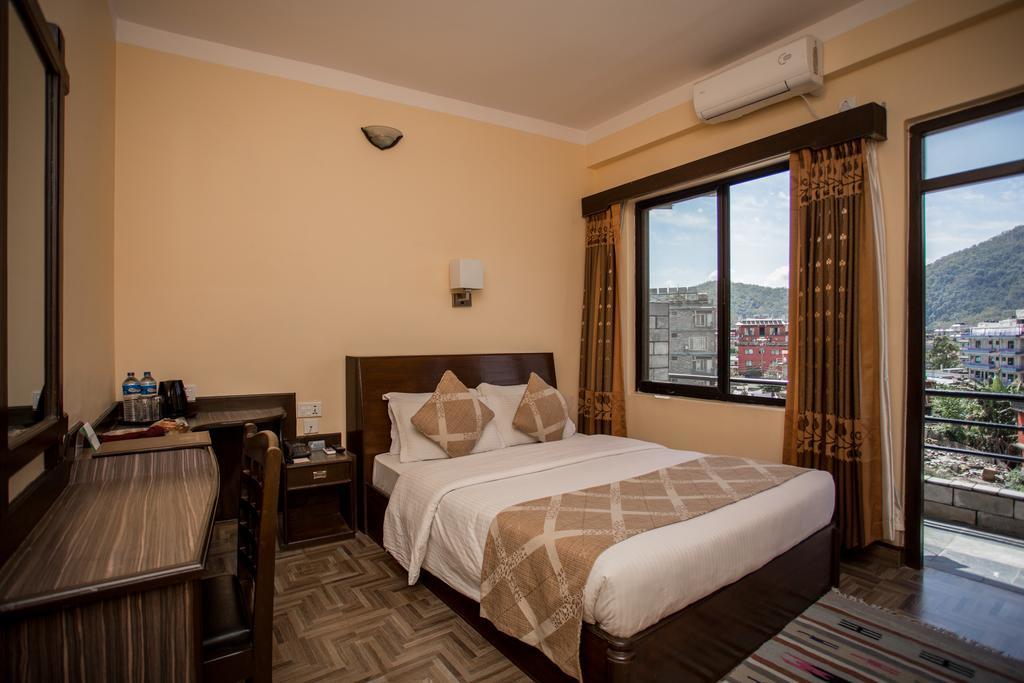 Hotel Peninsula Покхара Экстерьер фото