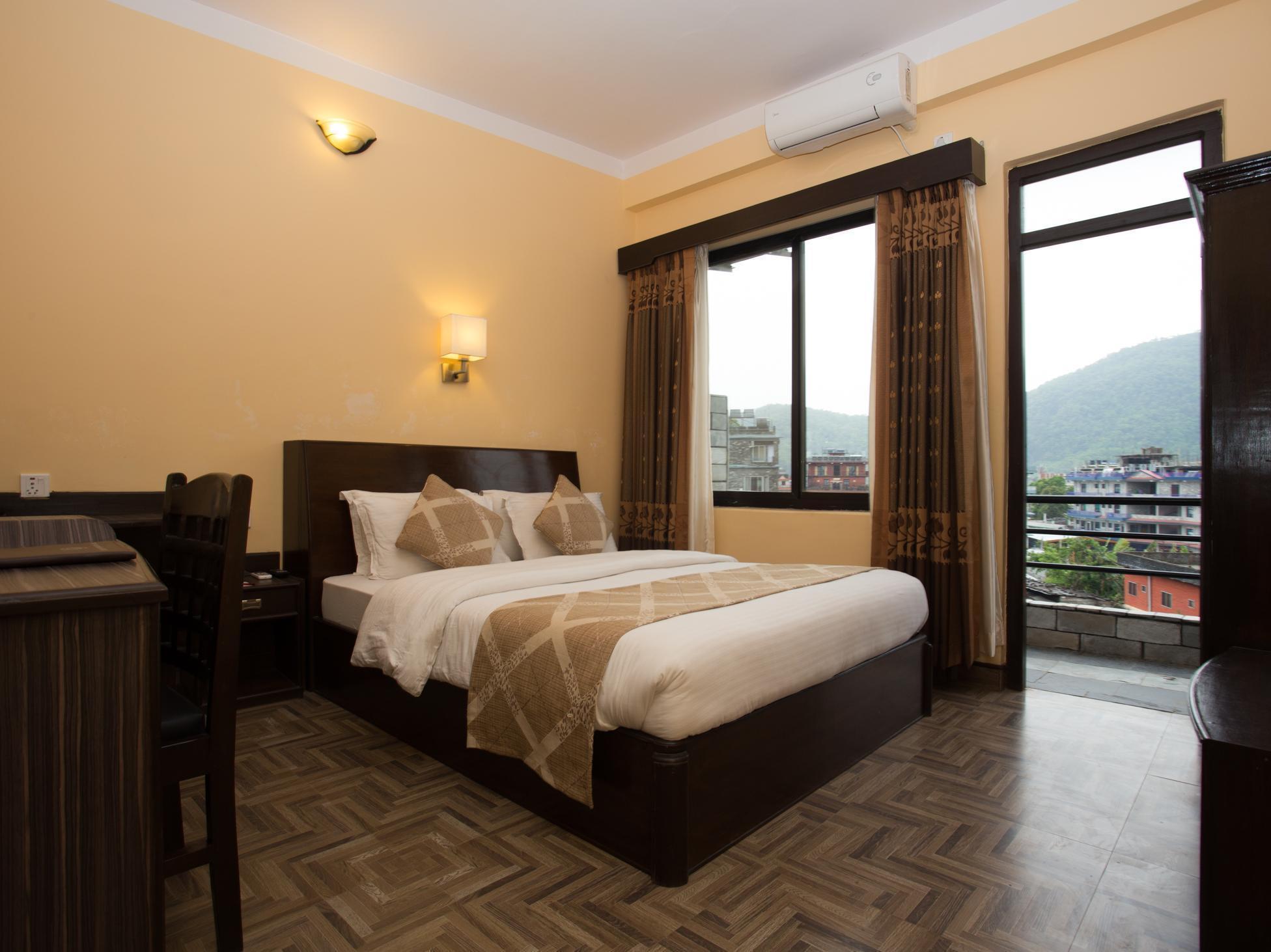 Hotel Peninsula Покхара Экстерьер фото