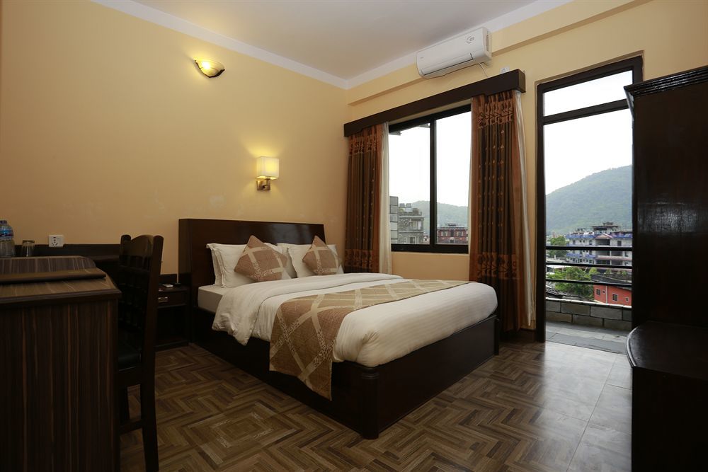 Hotel Peninsula Покхара Экстерьер фото