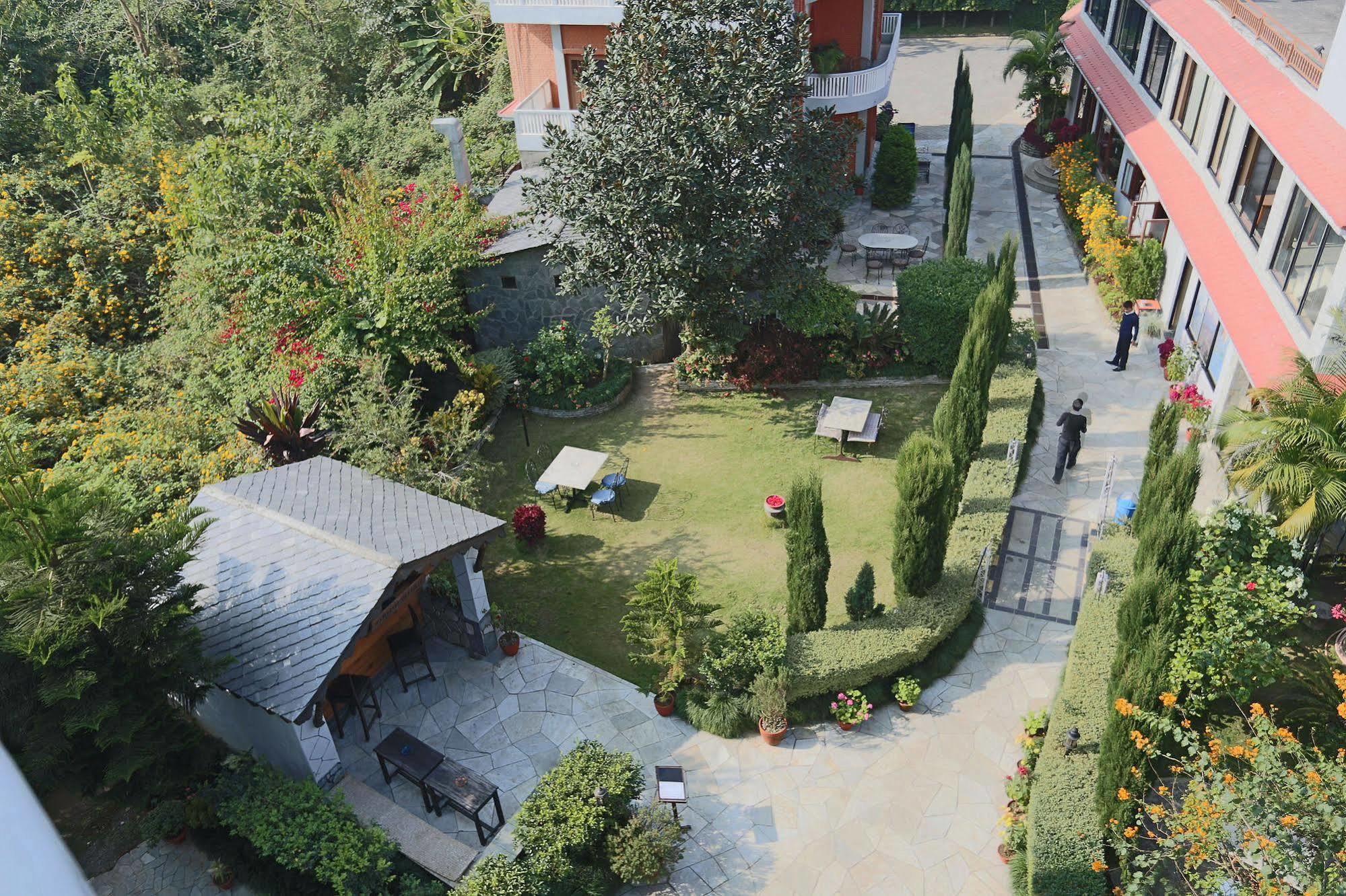 Hotel Peninsula Покхара Экстерьер фото
