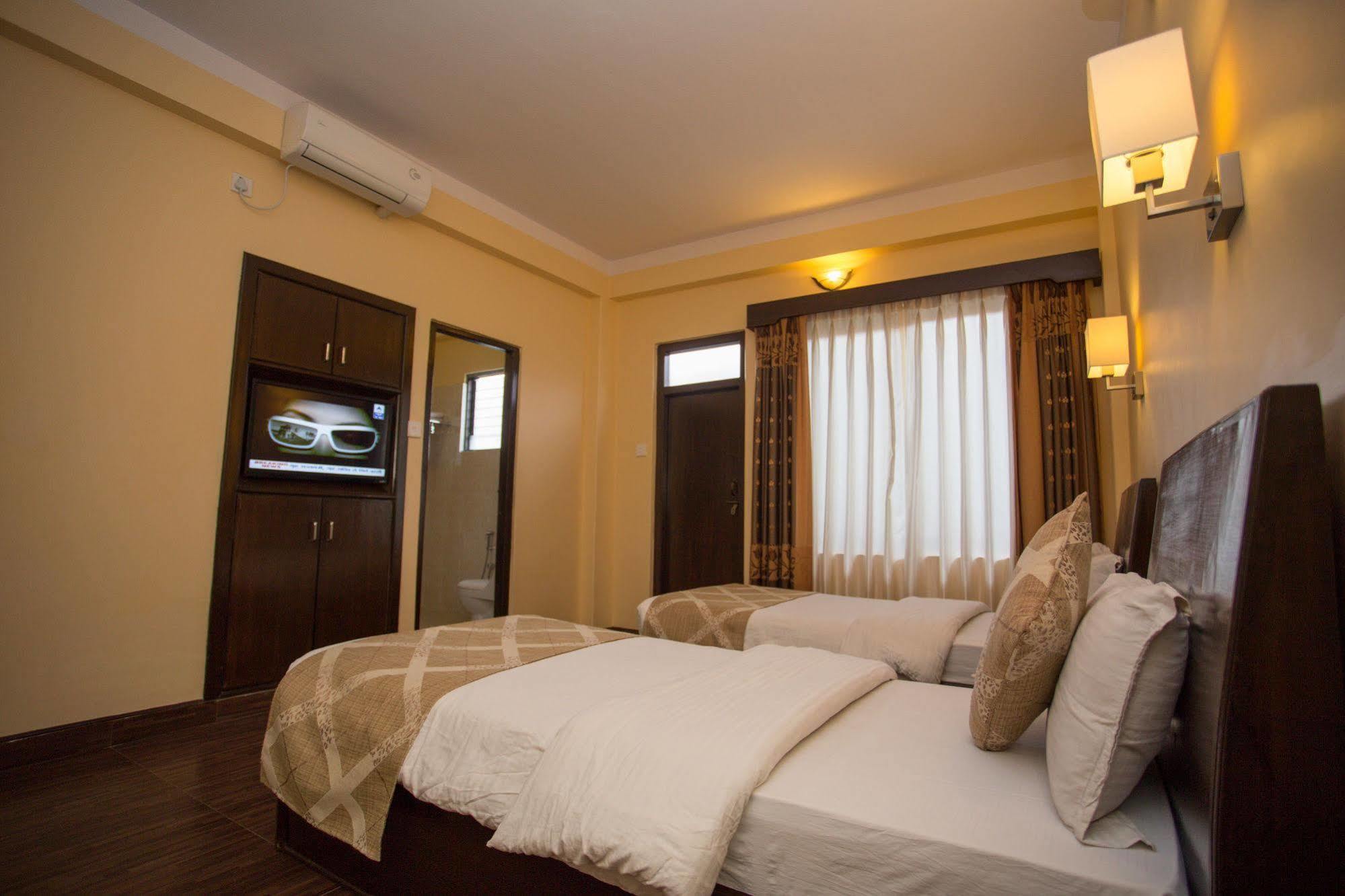 Hotel Peninsula Покхара Экстерьер фото